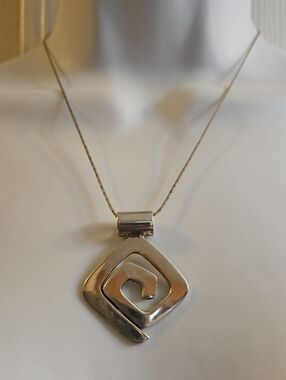 Vintage 925 Sterling Silver Spiral Square Necklace - Unbranded